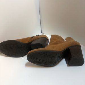 Kenneth Cole Reaction Shoes - Kenneth Cole Reaction Tan Suede Booties Kenneth Cole Reaction Shoes - Kenneth Cole Reaction Tan Suede Booties